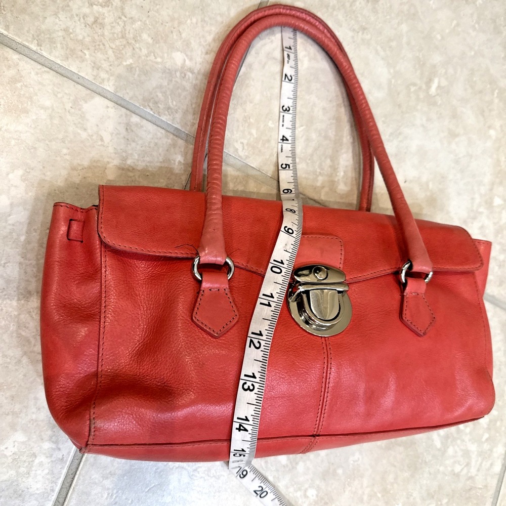 Wilsons Leather Pelle Studio‎ Coral Red Leather Shoulder Bag Push Lock Flap - Picture 10 of 13